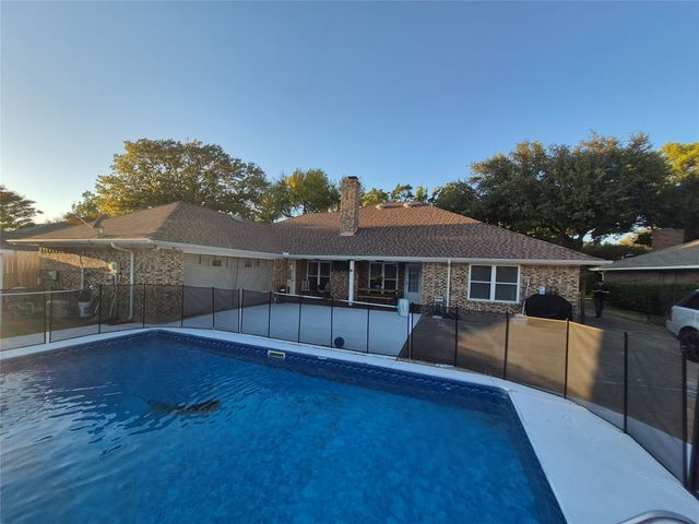 2008 Iron Horse Court, Arlington, TX 76017