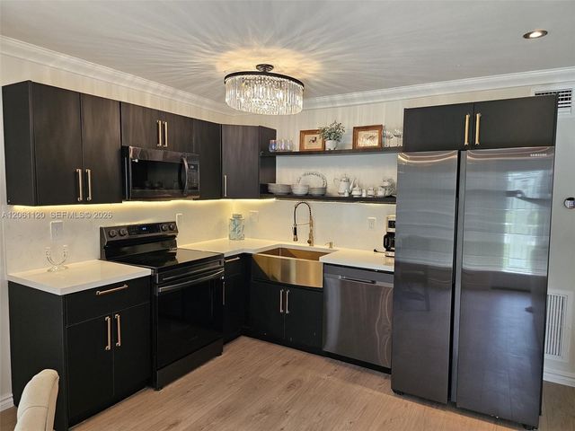 609 NE 14th Ct 609, Fort Lauderdale, FL 33304