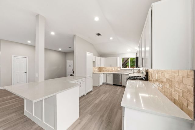 813 Creek Valley Road, Mesquite, TX 75181