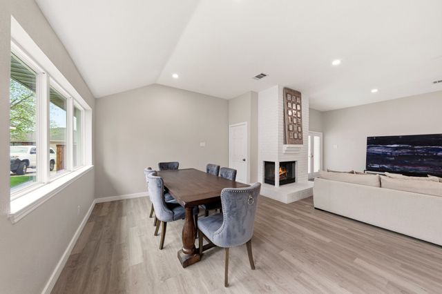 813 Creek Valley Road, Mesquite, TX 75181