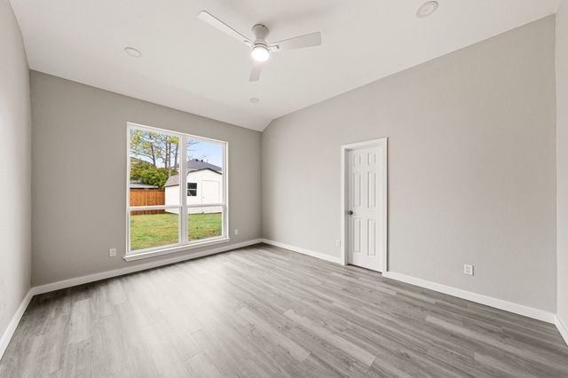 813 Creek Valley Road, Mesquite, TX 75181