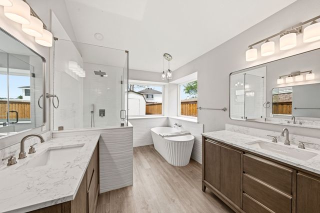 813 Creek Valley Road, Mesquite, TX 75181