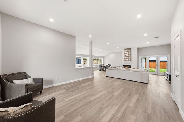 813 Creek Valley Road, Mesquite, TX 75181