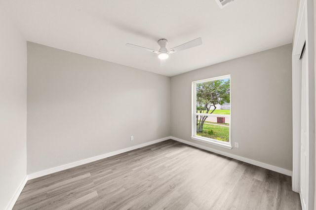 813 Creek Valley Road, Mesquite, TX 75181