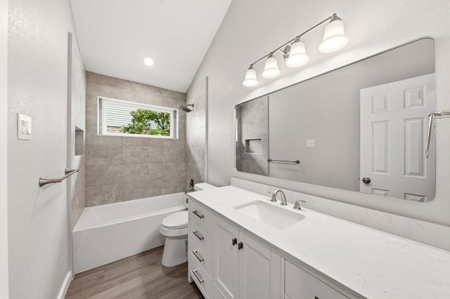 813 Creek Valley Road, Mesquite, TX 75181