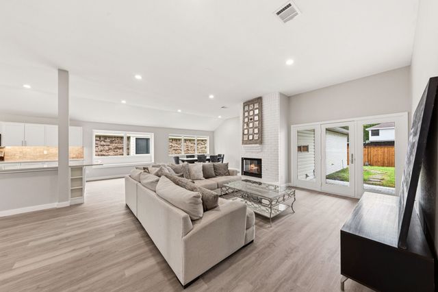 813 Creek Valley Road, Mesquite, TX 75181