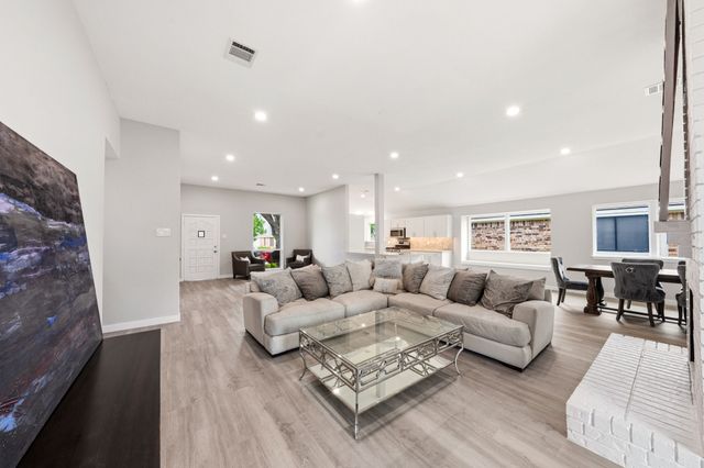 813 Creek Valley Road, Mesquite, TX 75181