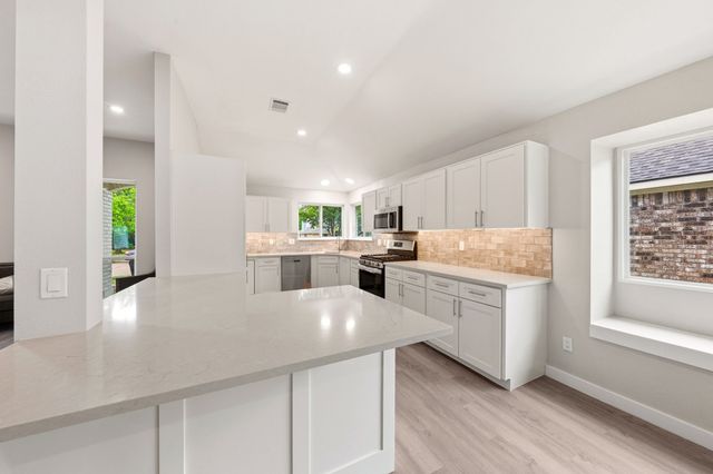 813 Creek Valley Road, Mesquite, TX 75181