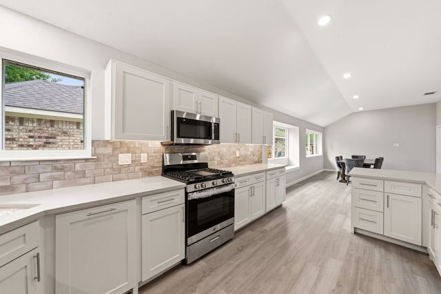 813 Creek Valley Road, Mesquite, TX 75181