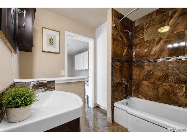 24 E 5th Ave, Longmont, CO 80504