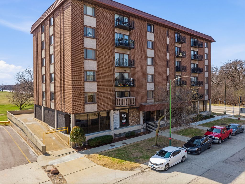 8359 W Addison Street 207, Chicago, IL 60634
