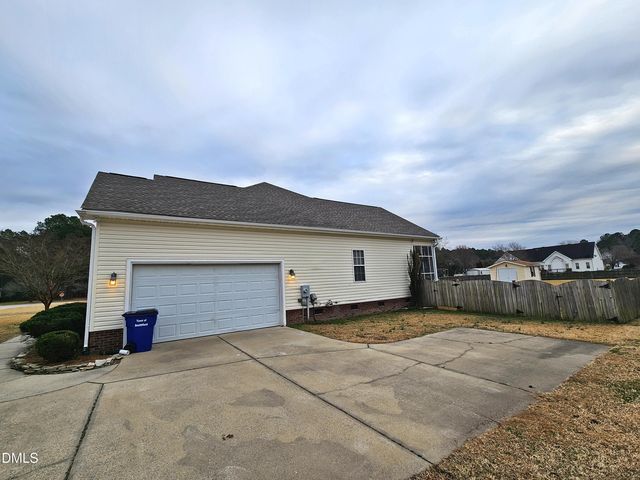 7 Edgewater Drive, Smithfield, NC 27577