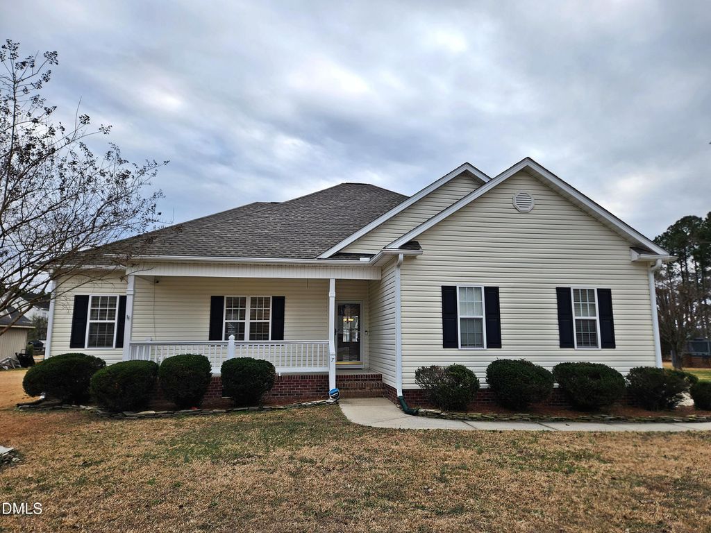 7 Edgewater Drive, Smithfield, NC 27577
