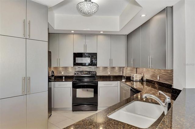 100 CENTRAL AVENUE H716, Sarasota, FL 34236