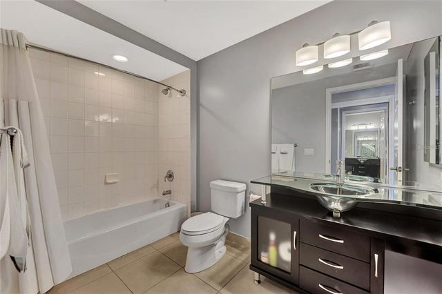 100 CENTRAL AVENUE H716, Sarasota, FL 34236