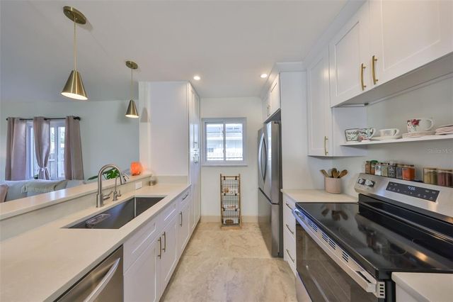 1727 NEW HAMPSHIRE AVENUE NE, St Petersburg, FL 33703