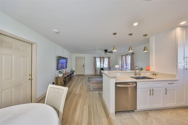 1727 NEW HAMPSHIRE AVENUE NE, St Petersburg, FL 33703