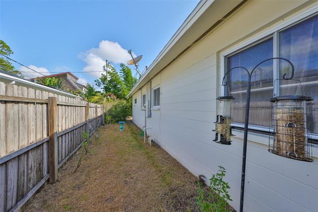 1727 NEW HAMPSHIRE AVENUE NE, St Petersburg, FL 33703