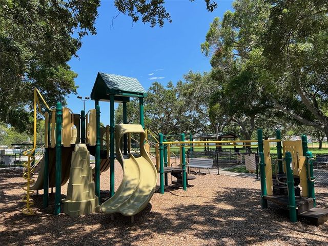 1727 NEW HAMPSHIRE AVENUE NE, St Petersburg, FL 33703
