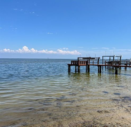 1727 NEW HAMPSHIRE AVENUE NE, St Petersburg, FL 33703