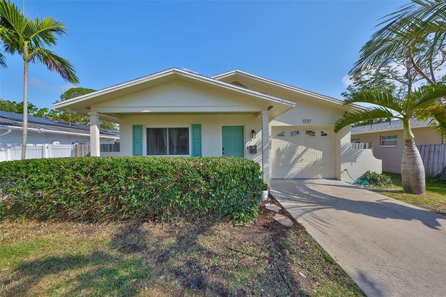 1727 NEW HAMPSHIRE AVENUE NE, St Petersburg, FL 33703