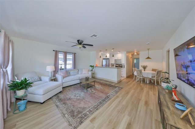 1727 NEW HAMPSHIRE AVENUE NE, St Petersburg, FL 33703