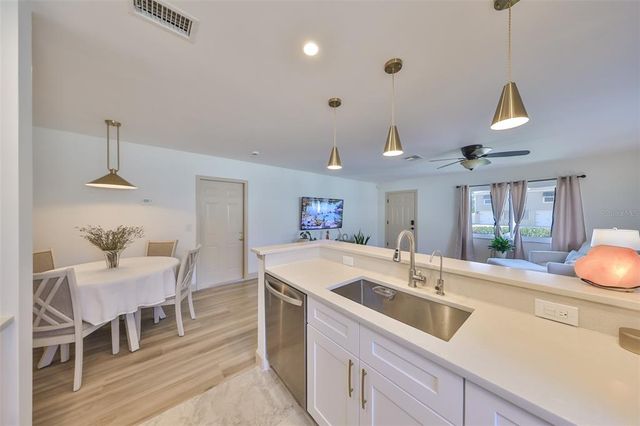1727 NEW HAMPSHIRE AVENUE NE, St Petersburg, FL 33703