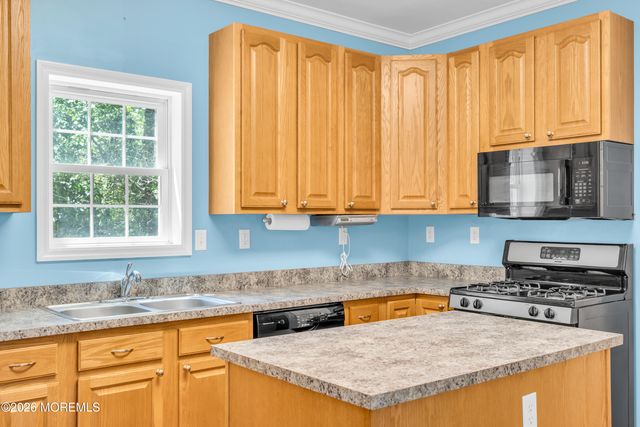 563 Vanderbilt Avenue, Bayville, NJ 08721