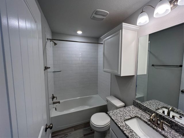 120 Tom Kite DR, Burnet, TX 78611