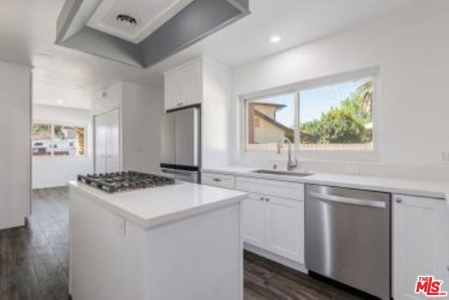 6723 Bianca Avenue, Los Angeles, CA 91406