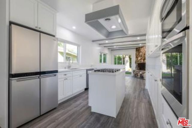 6723 Bianca Avenue, Los Angeles, CA 91406