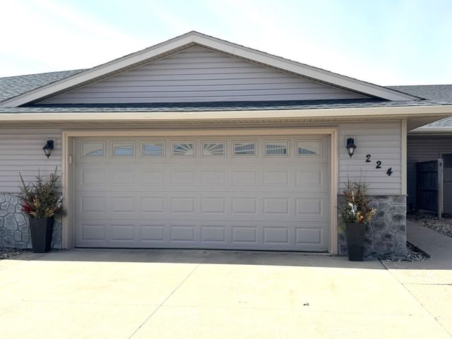 224 25th Street SE, Willmar, MN 56201