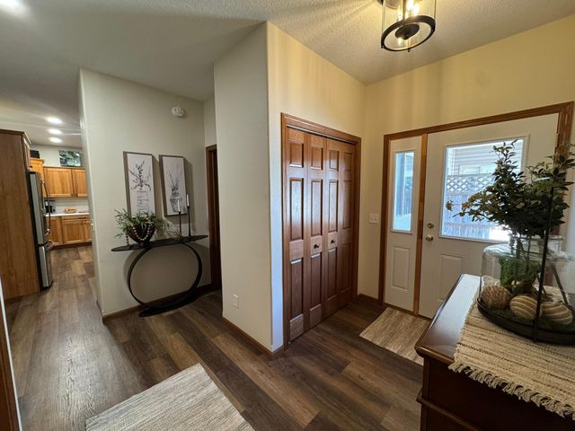 224 25th Street SE, Willmar, MN 56201