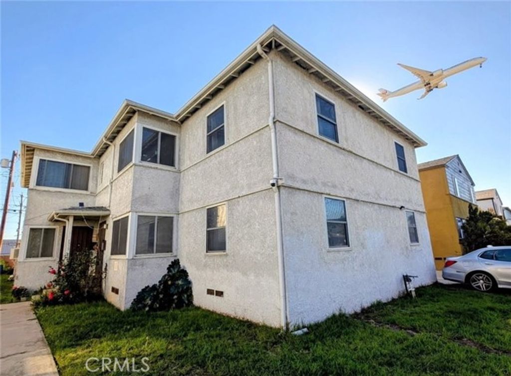 8912 Reading, Los Angeles, CA 90045