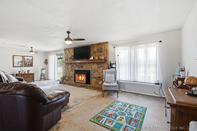 12101 S 4095 Road, Oologah, OK 74053