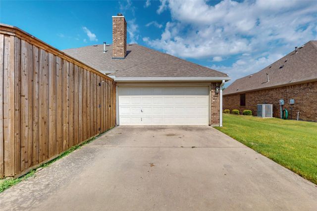 1404 Dusky Thrush Street, Desoto, TX 75115