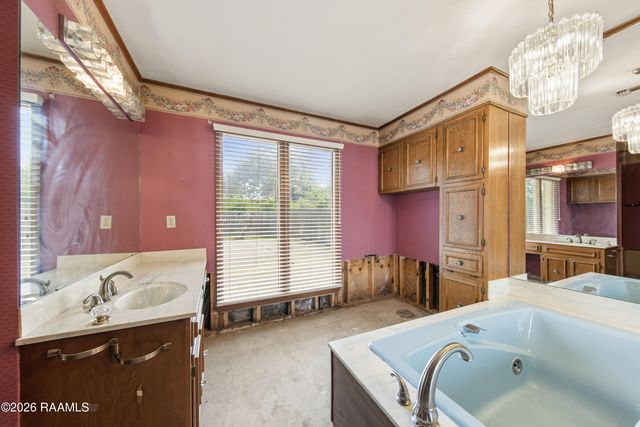 104 Honeysuckle Lane, Lafayette, LA 70508