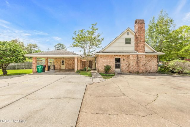 104 Honeysuckle Lane, Lafayette, LA 70508