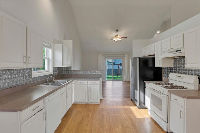 144 Winesap Street, Pataskala, OH 43062