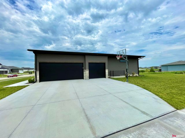 740 W Panorama Road, Lincoln, NE 68523