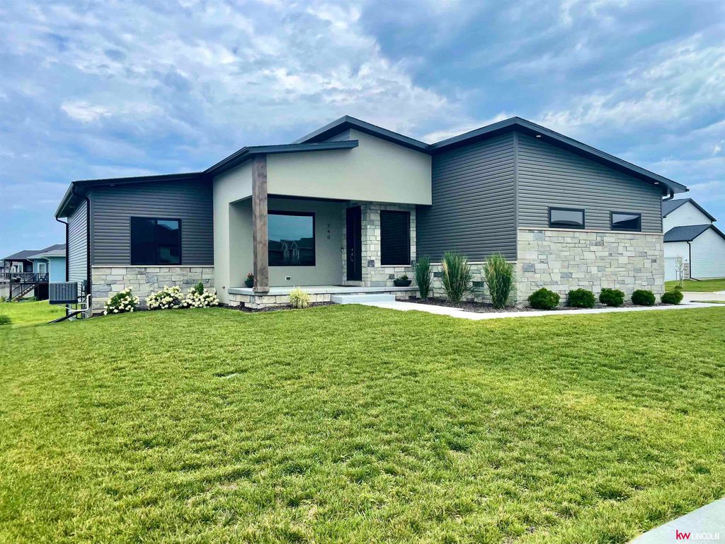 740 W Panorama Road, Lincoln, NE 68523