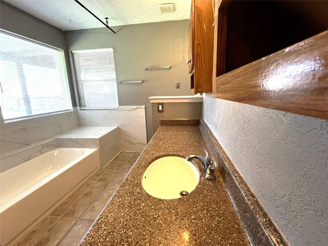 339 El Toro Lane, Houston, TX 77598