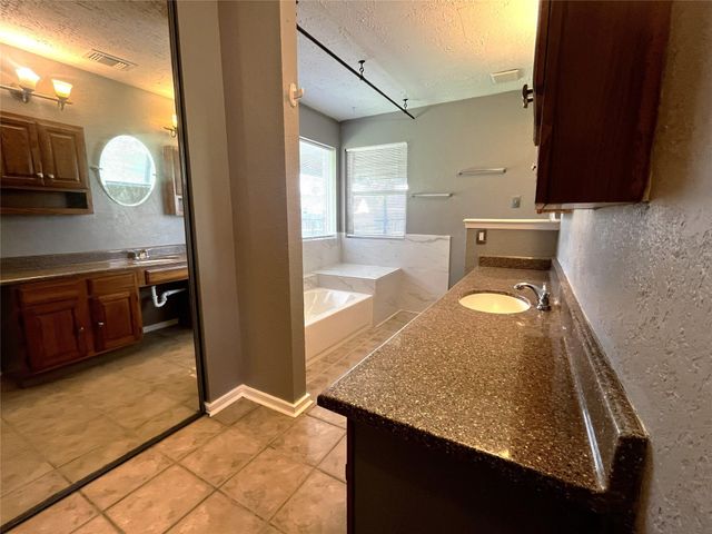 339 El Toro Lane, Houston, TX 77598