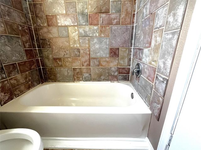 339 El Toro Lane, Houston, TX 77598