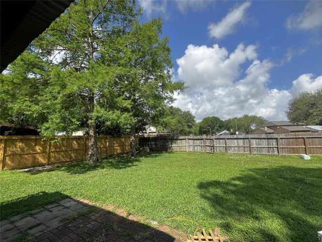339 El Toro Lane, Houston, TX 77598
