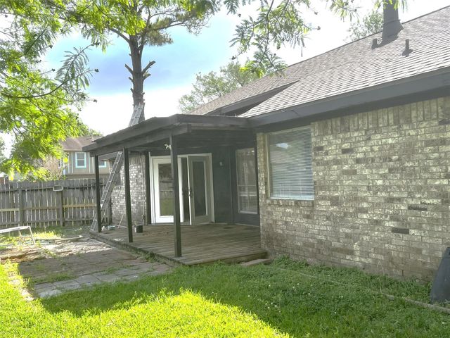 339 El Toro Lane, Houston, TX 77598