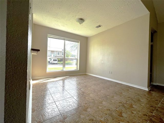 339 El Toro Lane, Houston, TX 77598