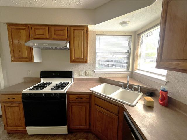 339 El Toro Lane, Houston, TX 77598