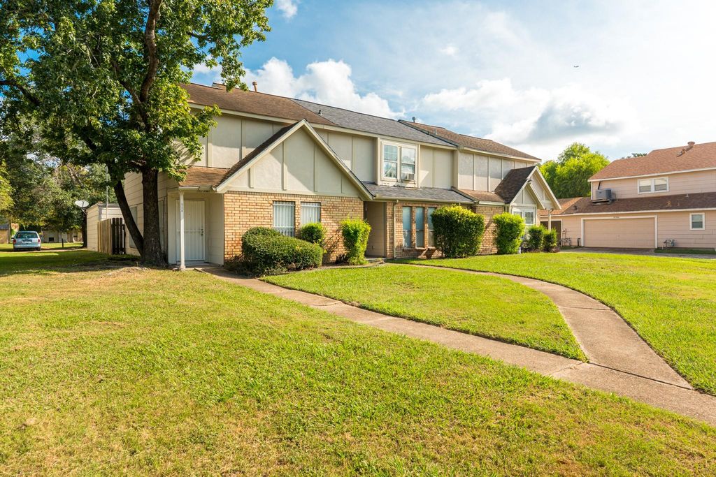 5731 Easthampton Drive A, Houston, TX 77039