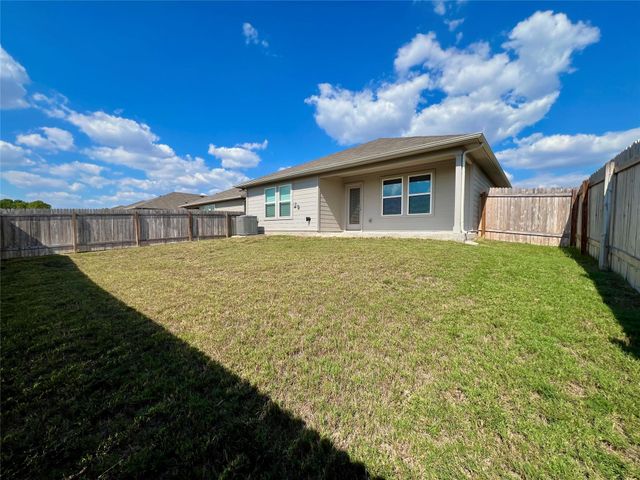 211 Addison PL, Lockhart, TX 78644